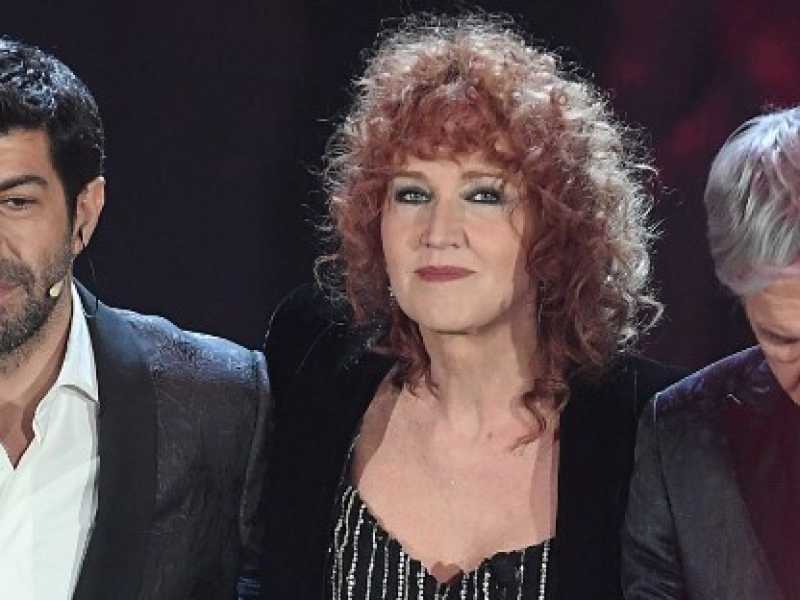 Favino, Mannoia e Baglioni sul palco di Sanremo (foto LaPresse)