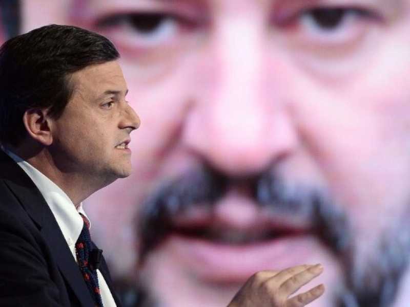Carlo Calenda ospite di "L'aria che tira" (foto LaPresse)