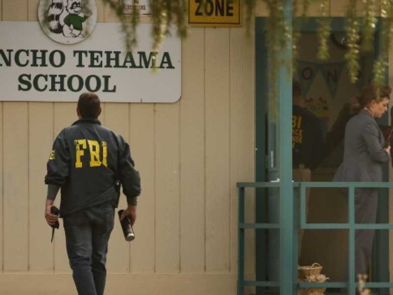 La Hollywood di sinistra rappresenta sempre gli agenti dell&rsquo;Fbi come bianchissimi figli di puttana che senza dire una parola soffiano la scena del delitto agli agenti della polizia locale (foto LaPres