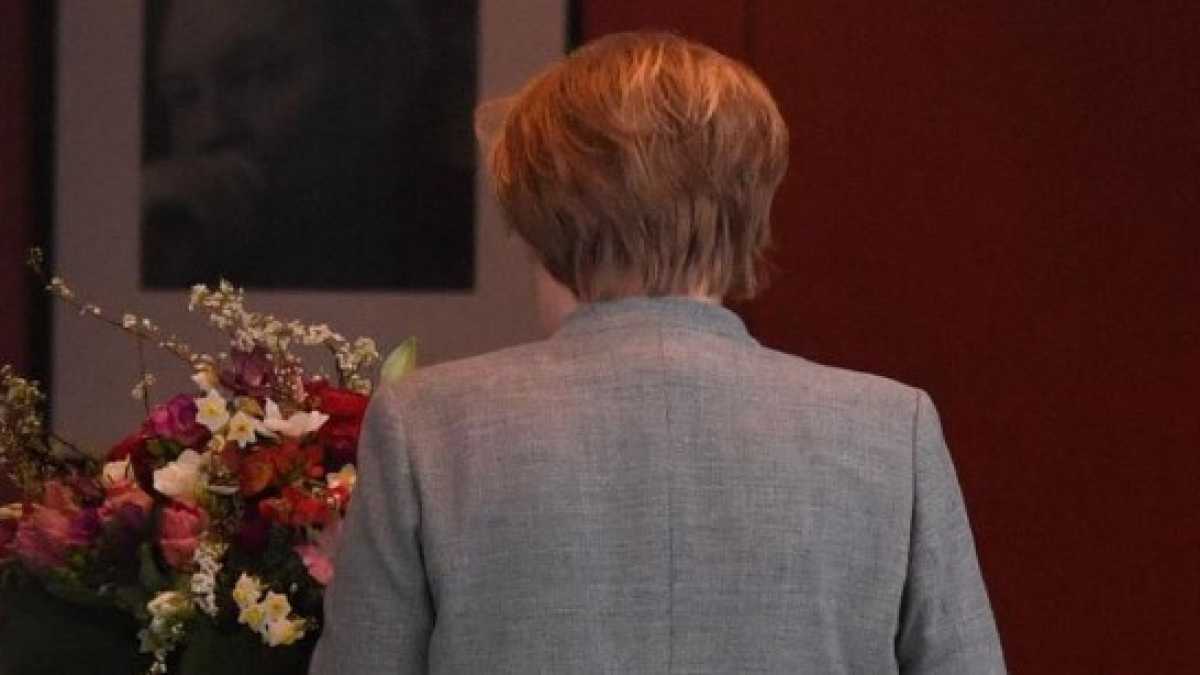 Immagine di I funerali della Merkel sono esageratamente posticipati