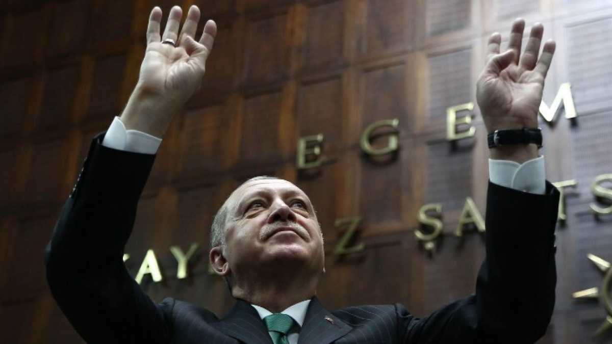 Immagine di Erdogan minaccia "schiaffi ottomani" in faccia agli alleati