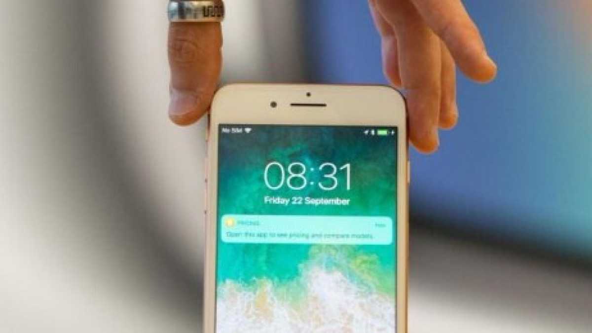 Immagine di Huawei, Apple e la propaganda Lgbt a Cupertino