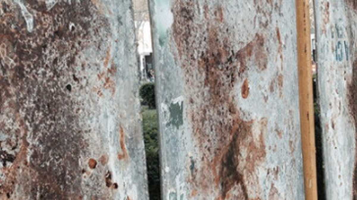 Immagine di La scomparsa dei manifesti sui tabelloni elettorali ai lati delle strade