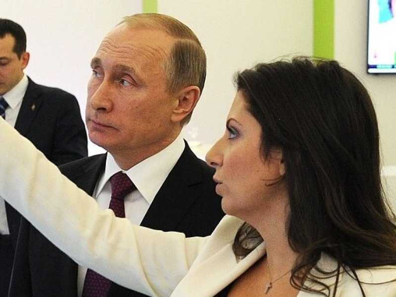 Margarita Simonyan e Vladimir Putin. Foto via kremlin.ru