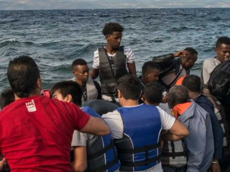 Sbarchi a Lesbo (foto LaPresse)