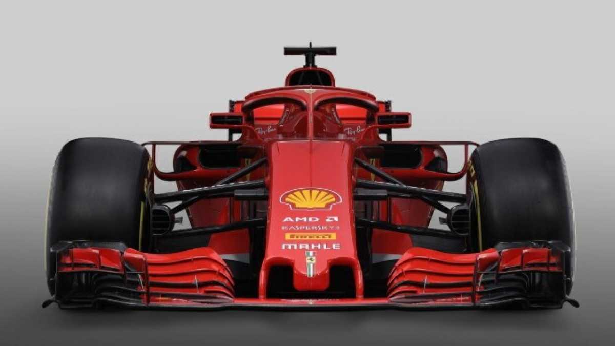 Immagine di Il "governo non operativo" di Juncker e la nuova Ferrari. Di cosa parlare stasera a cena