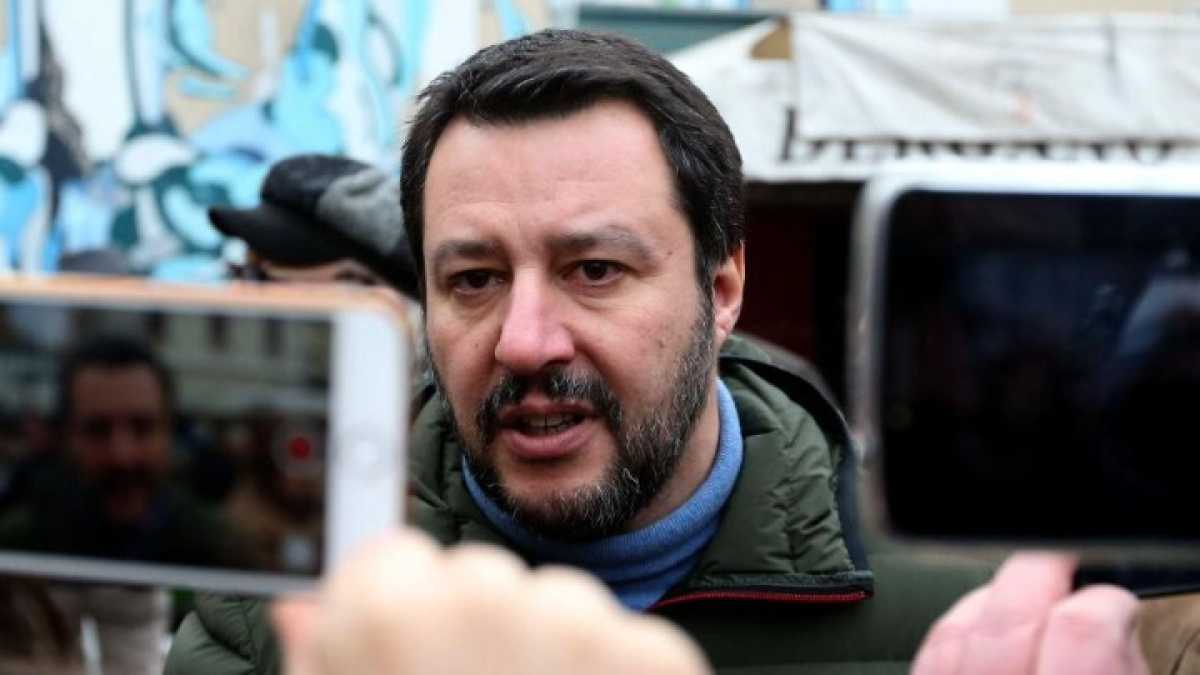 Immagine di Salvini, l'amicone di Facebook. E' tutta propaganda