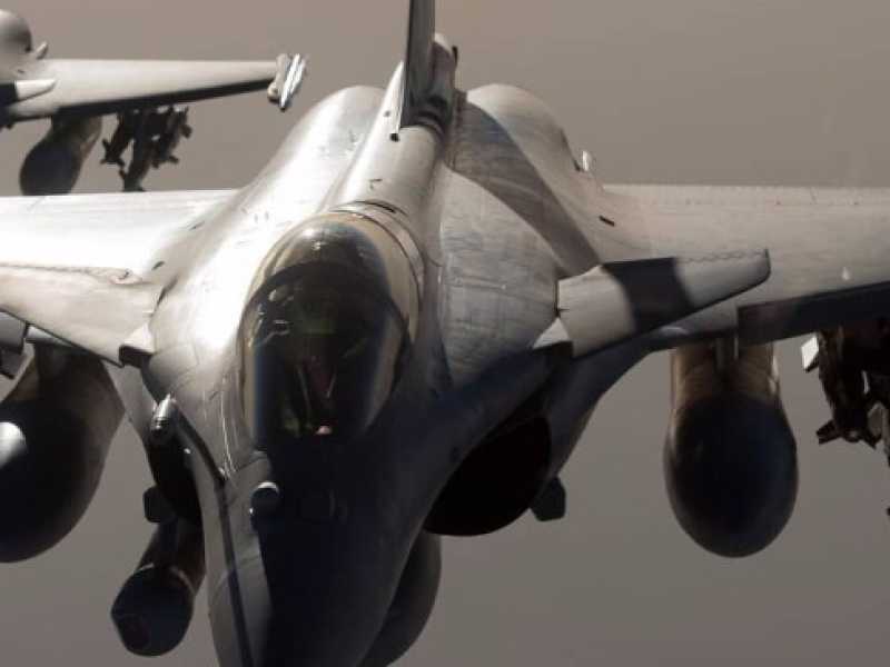 Tre Rafale in volo