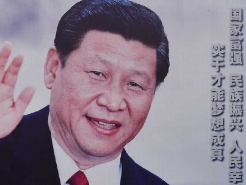 Un manifesto del presidente cinese Xi Jinping a Pechino (foto LaPresse)