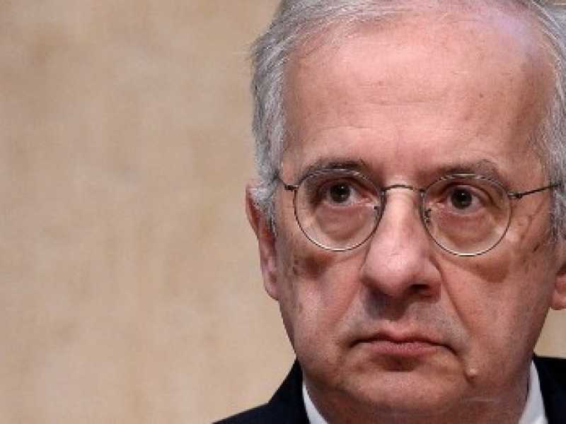 Walter Veltroni alla presentazione del libro di Luciano Fontana: "Un paese senza leader", al Tempio di Adriano di Roma (foto LaPresse)