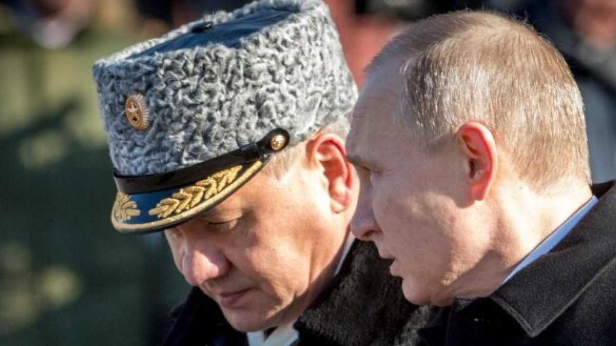 Immagine di Putin tra missili e pupe