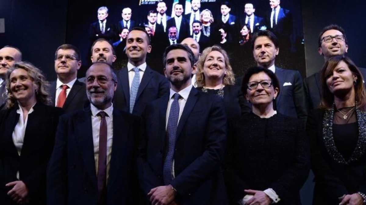 Immagine di Di Maio, la presentazione della squadra e l'operazione "provate voi a scartare i ministri immaginati"