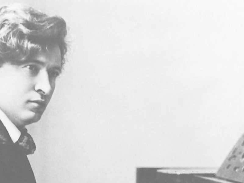Nato a Empoli nel 1866, Ferruccio Busoni, compositore e leggendario pianista, è morto a Berlino nel 1924. Nella capitale tedesca si era già stabilito prima della Grande guerra