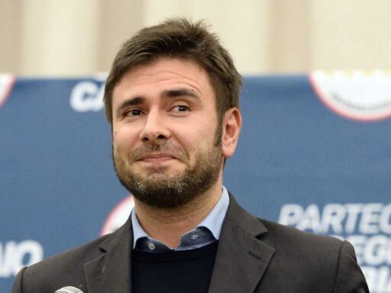Alessandro Di Battista al comitato elettorale del Movimento 5 stelle (foto LaPresse)