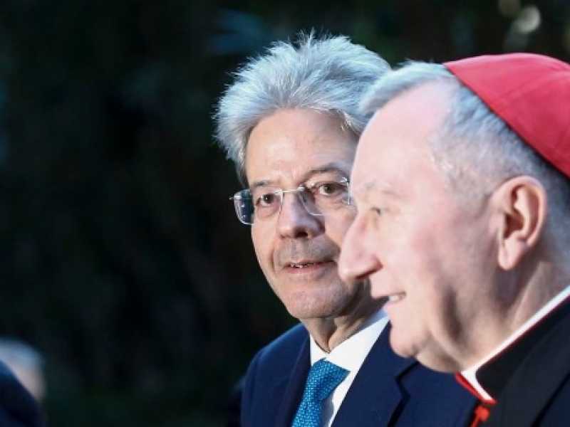 Paolo Gentiloni e Pietro Parolin (foto LaPresse)