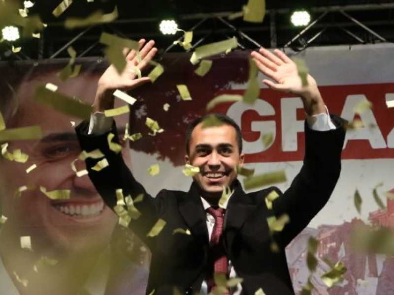 Luigi di Maio nella sua citt&agrave; natale di Pomigliano d&rsquo;Arco (foto LaPresse)
