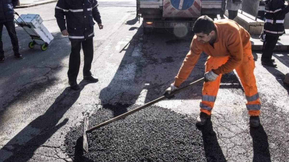 Immagine di "Cara Raggi, adesso è l'ora di far ripartire la città in panne"