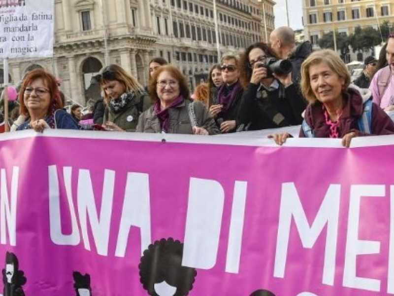 Una manifestazione del collettivo "Non una di meno" a Roma (foto LaPresse)