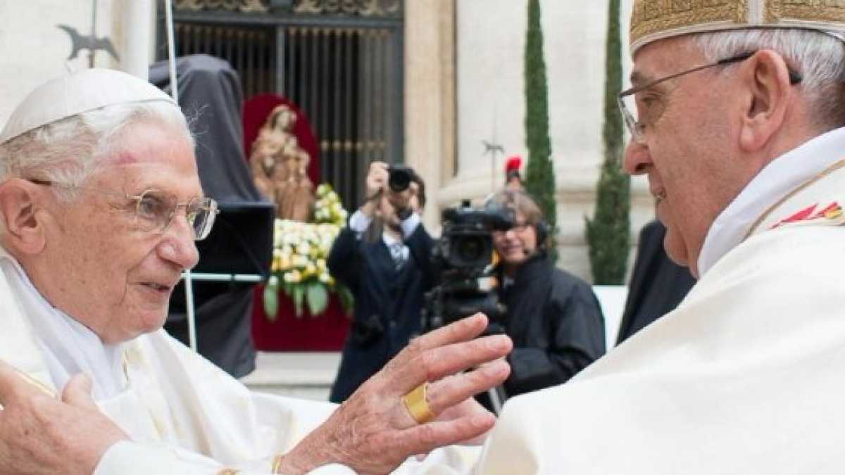 Immagine di Benedetto XVI: “Basta pregiudizi su di me e su Francesco”