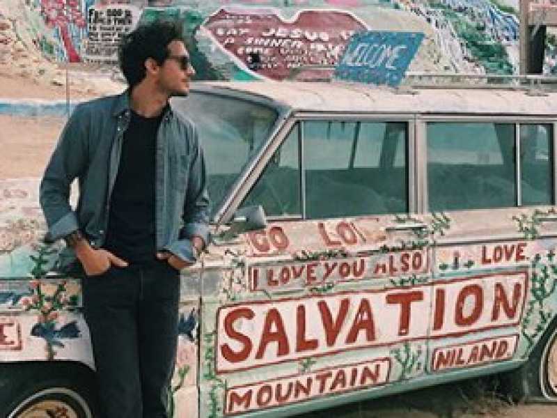 Riccardo Pozzoli (in questa foto postata su Instagram) è stato fidanzato, e manager, anche di Chiara Ferragni. Ora dirige il social Lisa di Vogue
