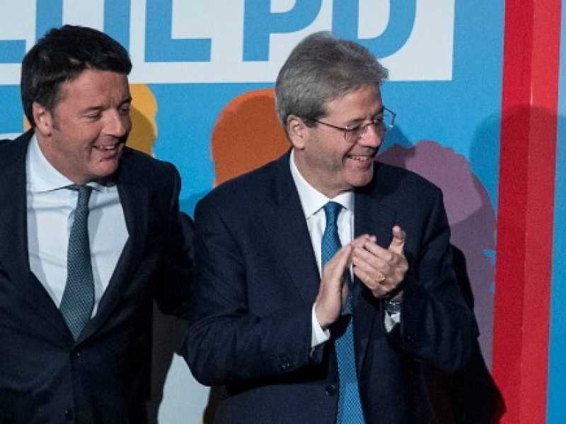 Pier Carlo Padoan, Matteo Renzi, Paolo Gentiloni, Nicola Zingaretti (foto LaPresse)