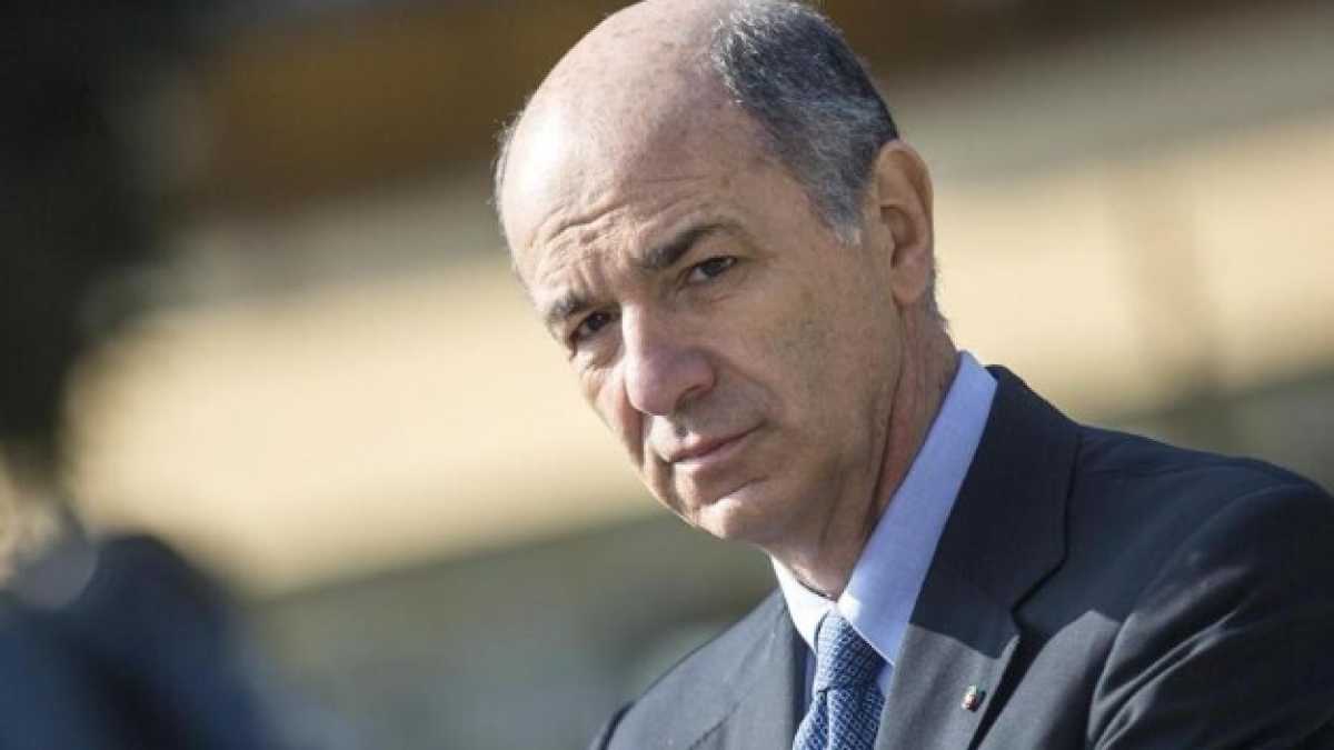 Immagine di La campagna acquisti di Passera per la sua nuova banca con una cinquina di soci