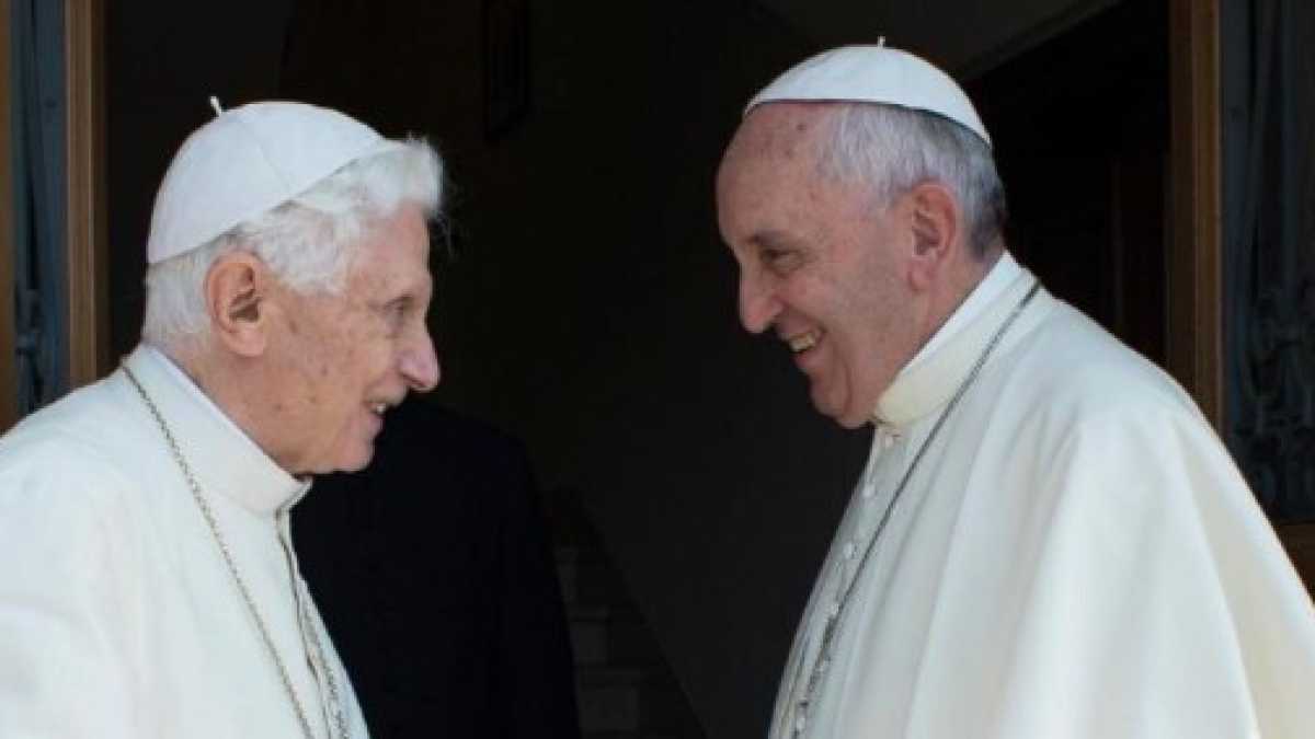 Immagine di La postilla di Benedetto XVI all'encomio di Francesco: "Io però i libri non li ho letti"