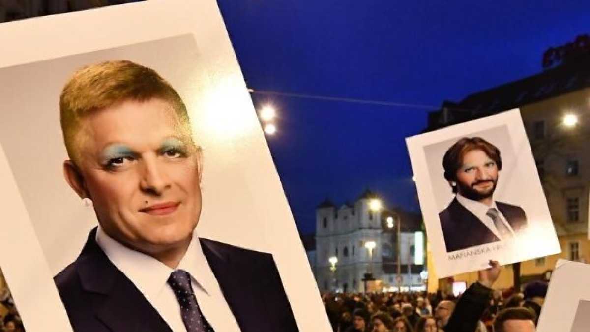 Immagine di La sinistra è un puntino rosso piccino