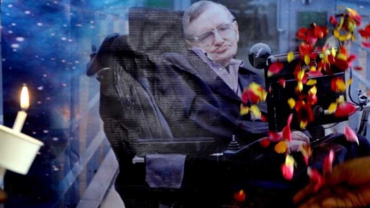 Immagine di L'eugenetica spiegata con Hawking