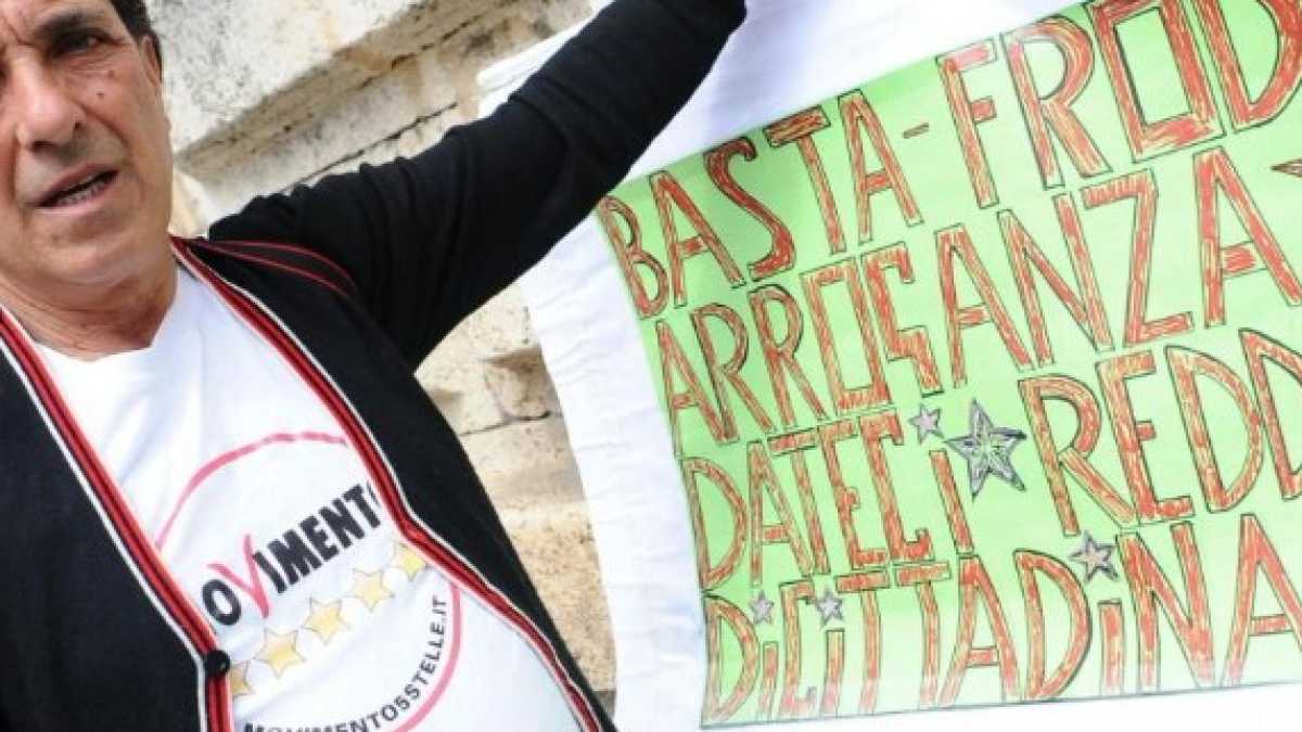 Immagine di Lo stato sociale del M5s. Più che reddito di cittadinanza è “una vita in vacanza”