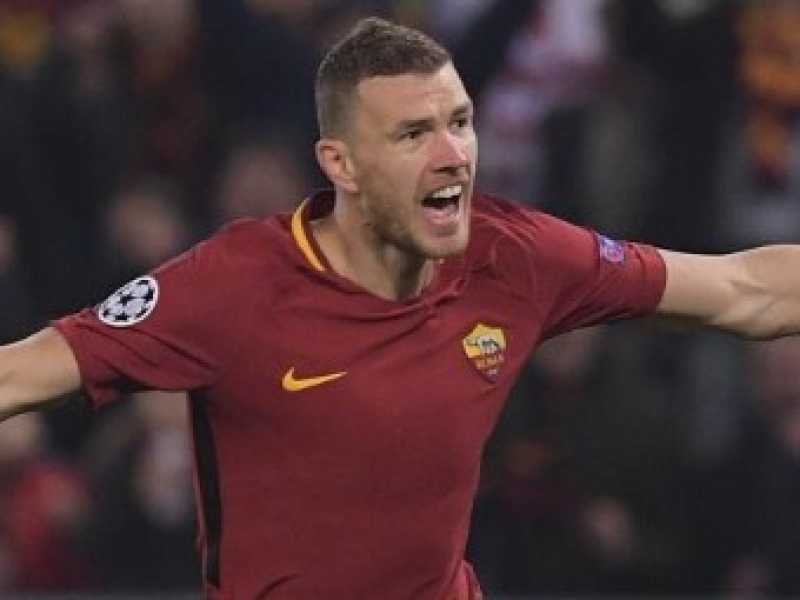 Edin Dzeko dopo il gol contro lo Shakhtar che ha qualificato la Roma ai quarti di Champions League (foto LaPresse)