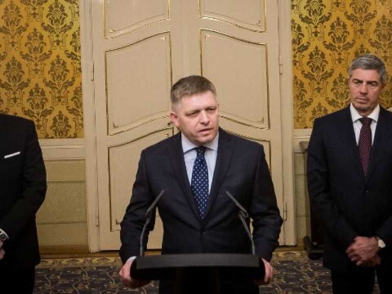 Robert Fico annuncia le sue dimissioni (foto LaPresse)