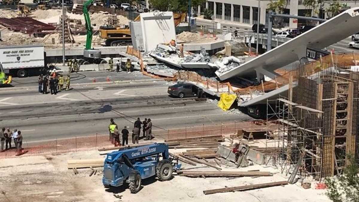Immagine di Un ponte ancora in costruzione è crollato a Miami