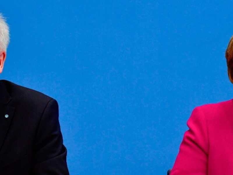  Horst Seehofer  e Angela Merkel (foto LaPresse)