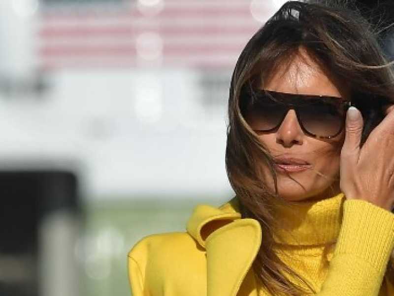 Melania Trump scende dall'Air Force One a Cincinnati, Ohio (foto LaPresse)
