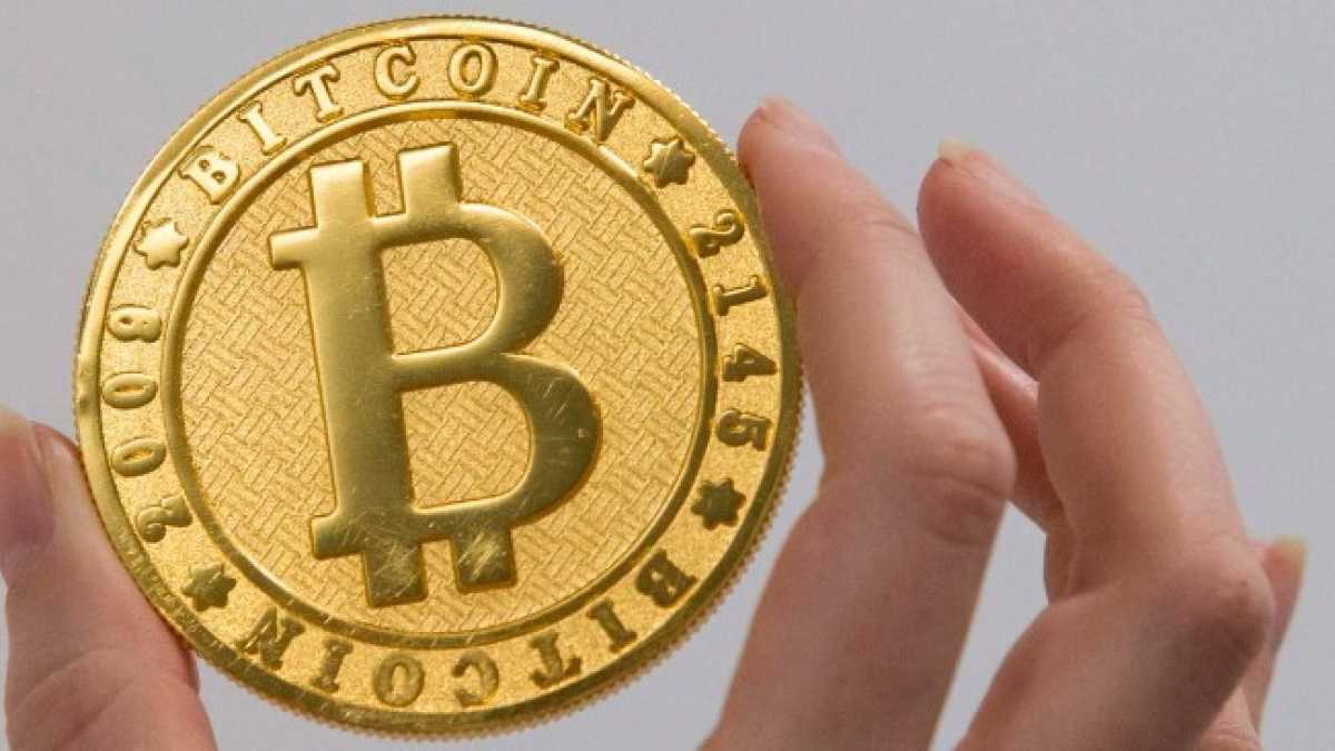 Immagine di Perché i banchieri flirtano e demonizzano Bitcoin & Co.