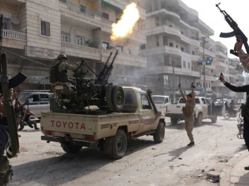 Gruppi armati siriani sostenuti dalla Turchia celebrano l'ingresso ad Afrin, domenica 18 marzo. Foto Reuters 