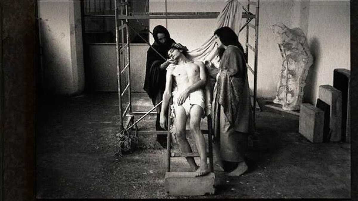 Immagine di La Via Crucis di Adrian Paci