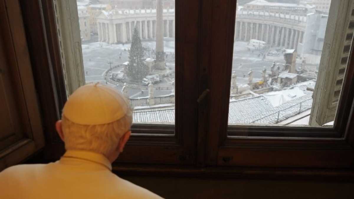 Immagine di Ora sul banco degli imputati finisce Benedetto XVI: "Aveva promesso di tacere"