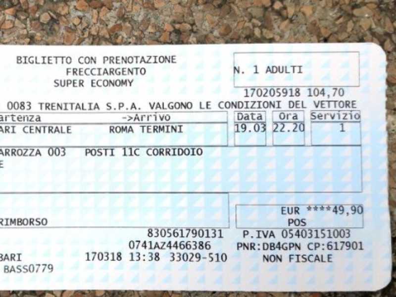 La foto del biglietto del treno postata sui social dalla Ruggiero