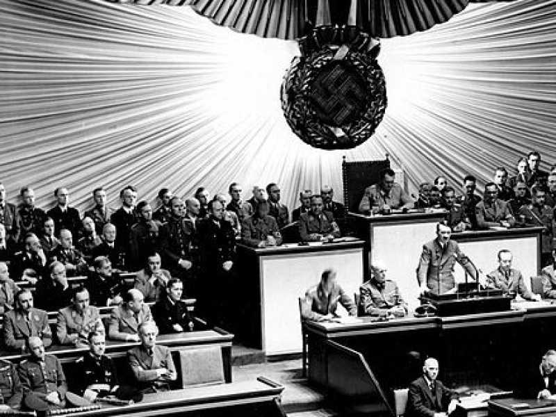 Adolf Hitler al Reichtag nel 1941