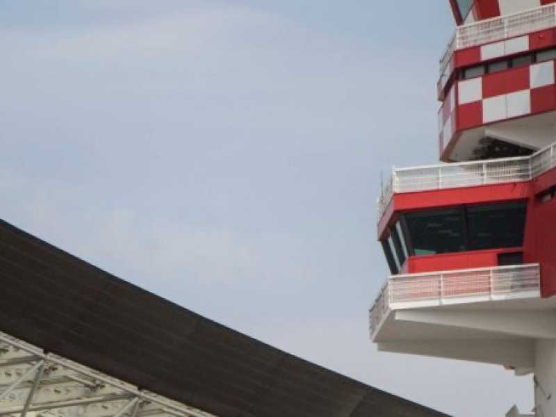 La torre di controllo dell'Enav a Fiumicino (foto LaPresse)
