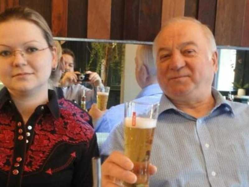 Sergei Skripal con la figli Yulia