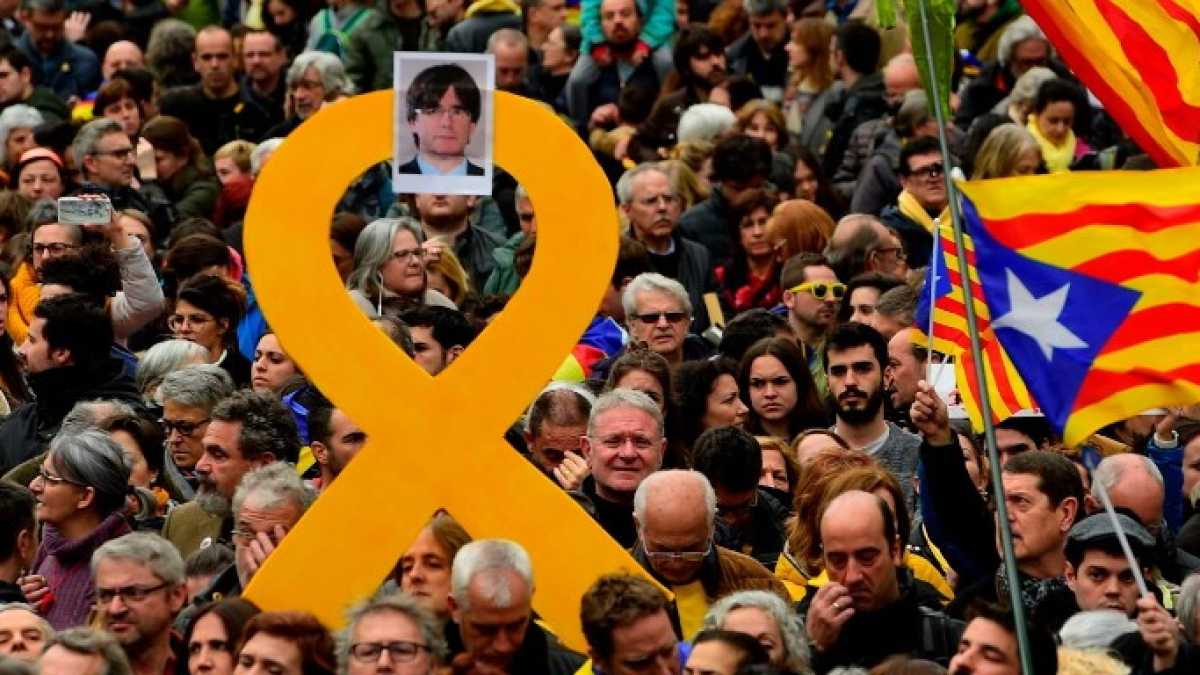 Immagine di Catalogna, più di cento feriti nelle proteste a favore di Puigdemont