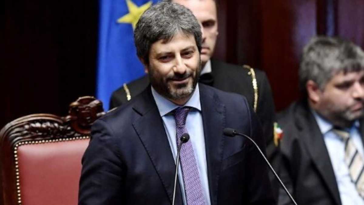 Immagine di La stucchevole polemica sulla laurea di Roberto Fico