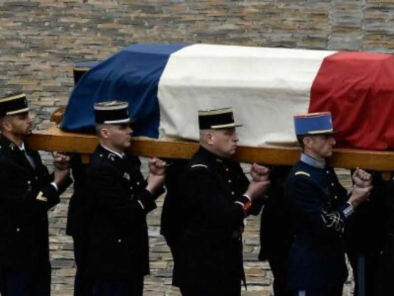 La bara con la salma di Arnaud Beltrame (foto LaPresse)