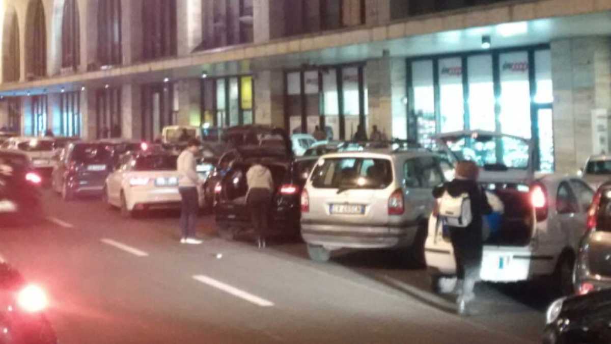 Immagine di Stazione Termini, lato via Marsala: clacson, valigie e vaffa…