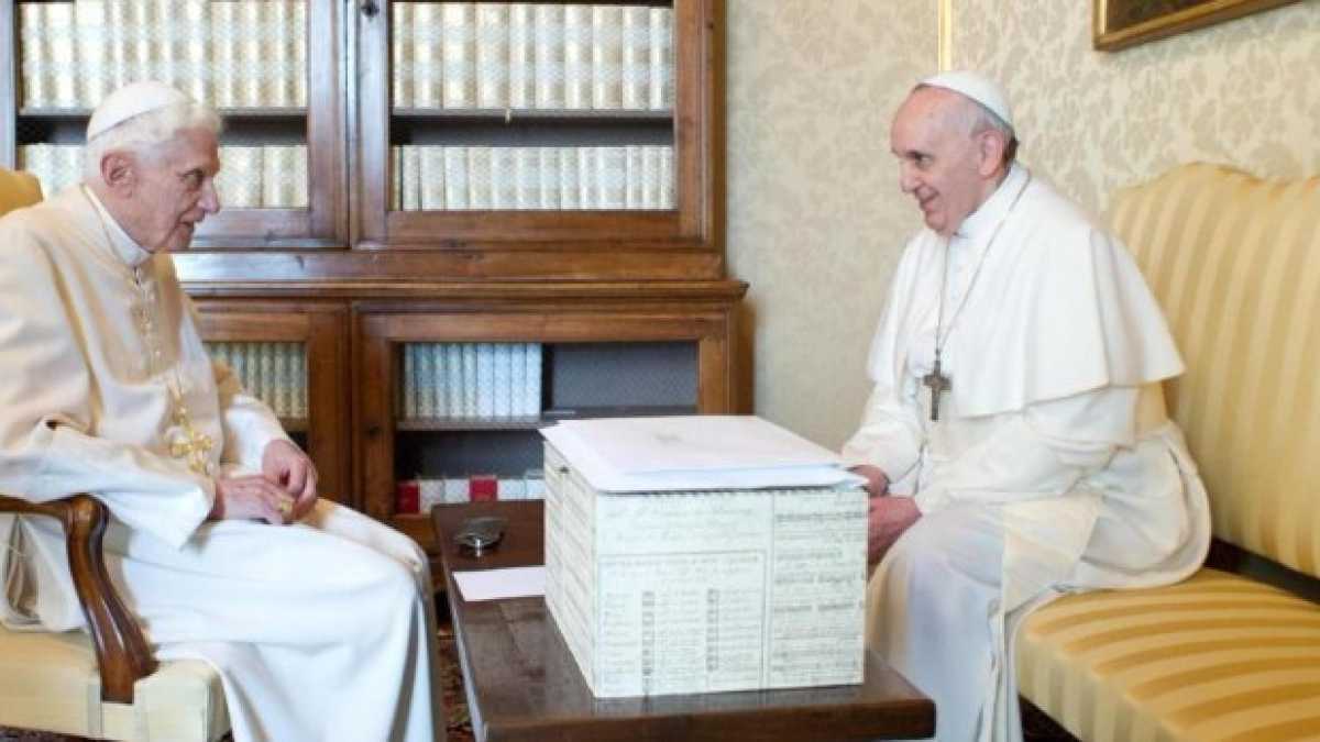 Immagine di Benedetto XVI, Francesco e la continuità provata