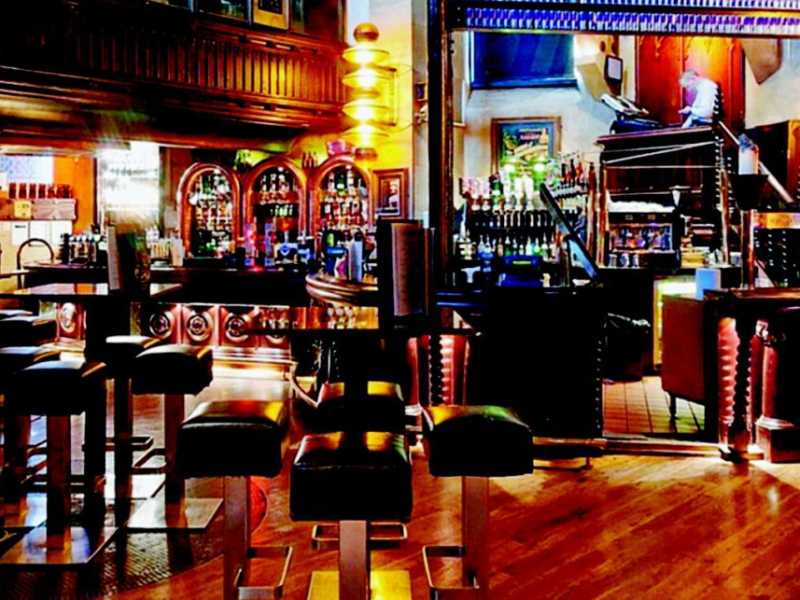 L&rsquo;interno del Frankenstein Pub a Edinburgo. Fino a qualche anno fa era una chiesa luterana