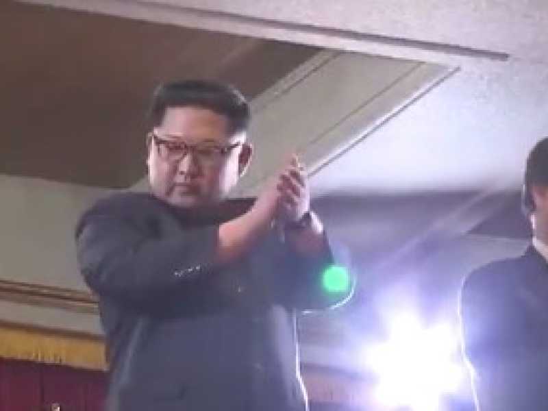 Kim Jong-un assiste al concerto degli artisti sudcoreani